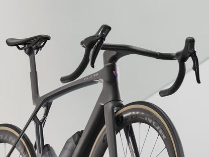 Madone SLR 7 Gen 8 Matte Carbon Smoke/Prismatic Pearl