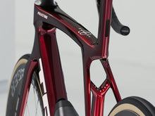 Lade das Bild in den Galerie-Viewer, Madone SLR 7 AXS Gen 8 carbon red smoke
